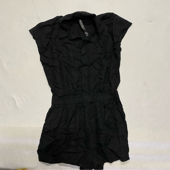 Vuori Trestles Twill Romper Black Small - Picture 2 of 7